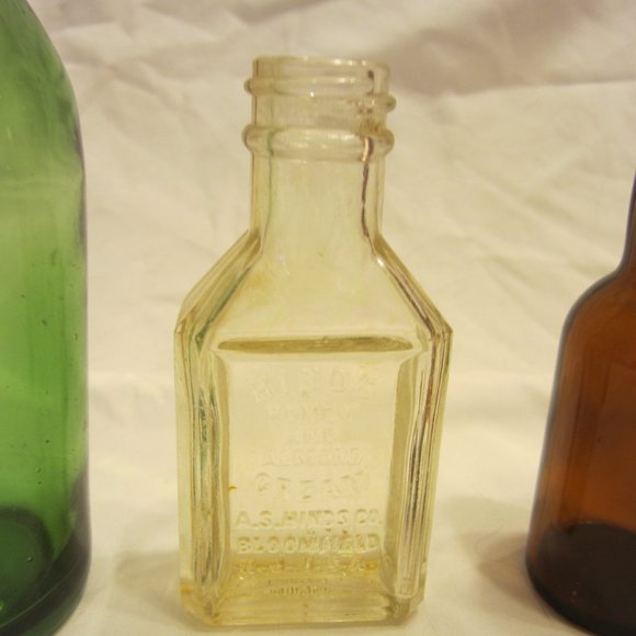 VTG SET OF 6 COLLECTIBLE GLASS BOTTLES EACH DIFFERENT - Picture 5 of 8